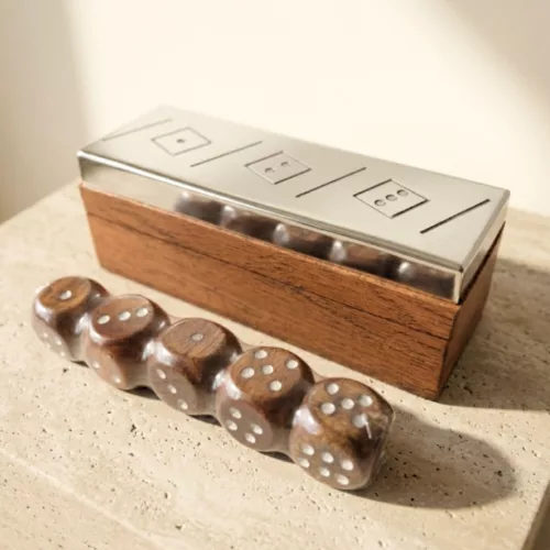 Joc cu zaruri Giftdeco G1117, metal și lemn, 12,5 x 4,5 x 4,5 cm, stil minimalist