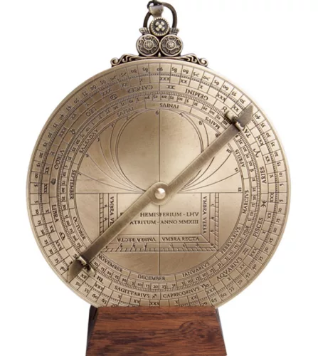 Astrolab decorativ Hemisferium H37, alamă și lemn, înălțime 18 cm, diametru 15 cm, stil modern, renaștere