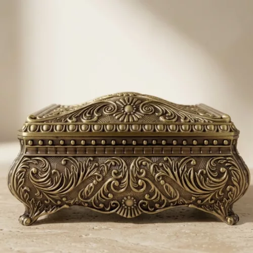 Cutie pentru bijuterii Giftdeco 21-20L, metal auriu, 16,8 x 12,2 x 9,2 cm, stil Ludovic