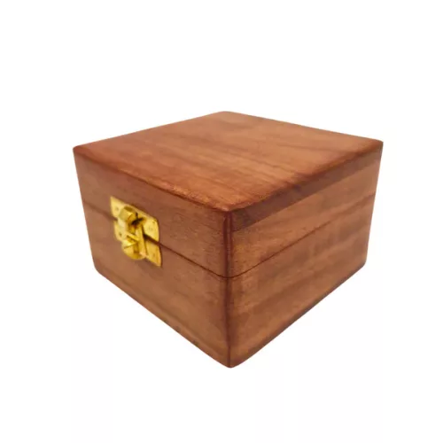 Obiect decorativ Giftdeco DNU-017, alamă, lemn și textil, 6 x 6 x 4 cm