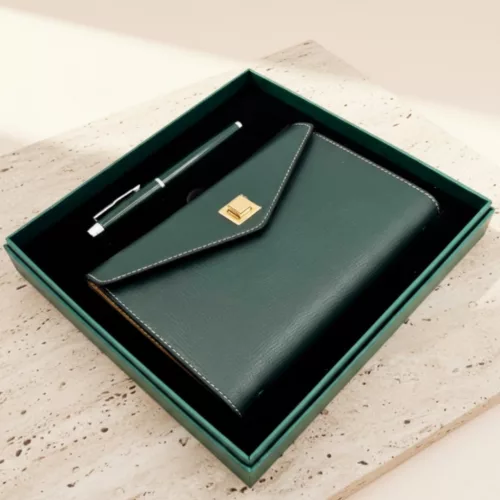 Jurnal Giftdeco EE8, piele, 22,5 x 21 cm, stil modern, clasic