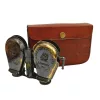 Binoclu decorativ Giftdeco BN863, alamă cu finisaj antichizat, husă din piele, 13 x 8 cm