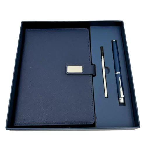 Jurnal Giftdeco EE13, piele, 23,5 x 23 cm, stil minimalist, clasic