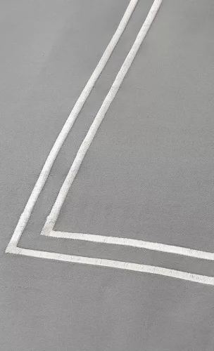 Lenjerie de pat Atria Diamond, 4 piese, 100% bumbac satinat TC300, cearceaf 220x240 cm, husa pilota 180x200 cm, 2 fete perna 50x70+5 cm, broderie gri/alb
