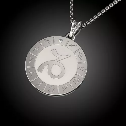 Lantisor cu pandantiv din argint model Capricornus